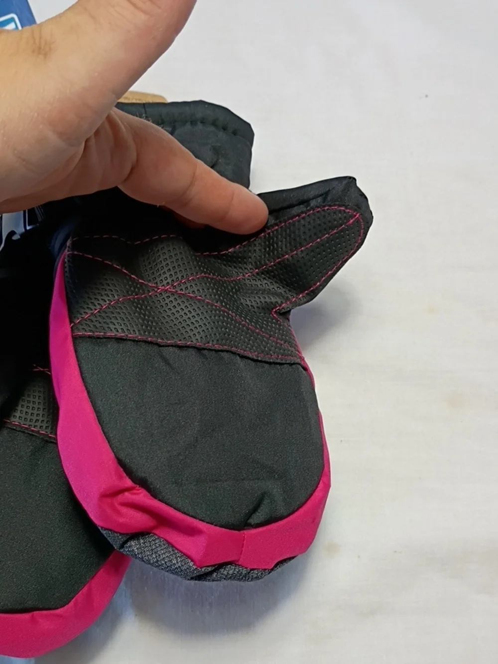 NWT Igloos Pink,Black Gray  Insulated Winter Mittens Youth Small/Medium